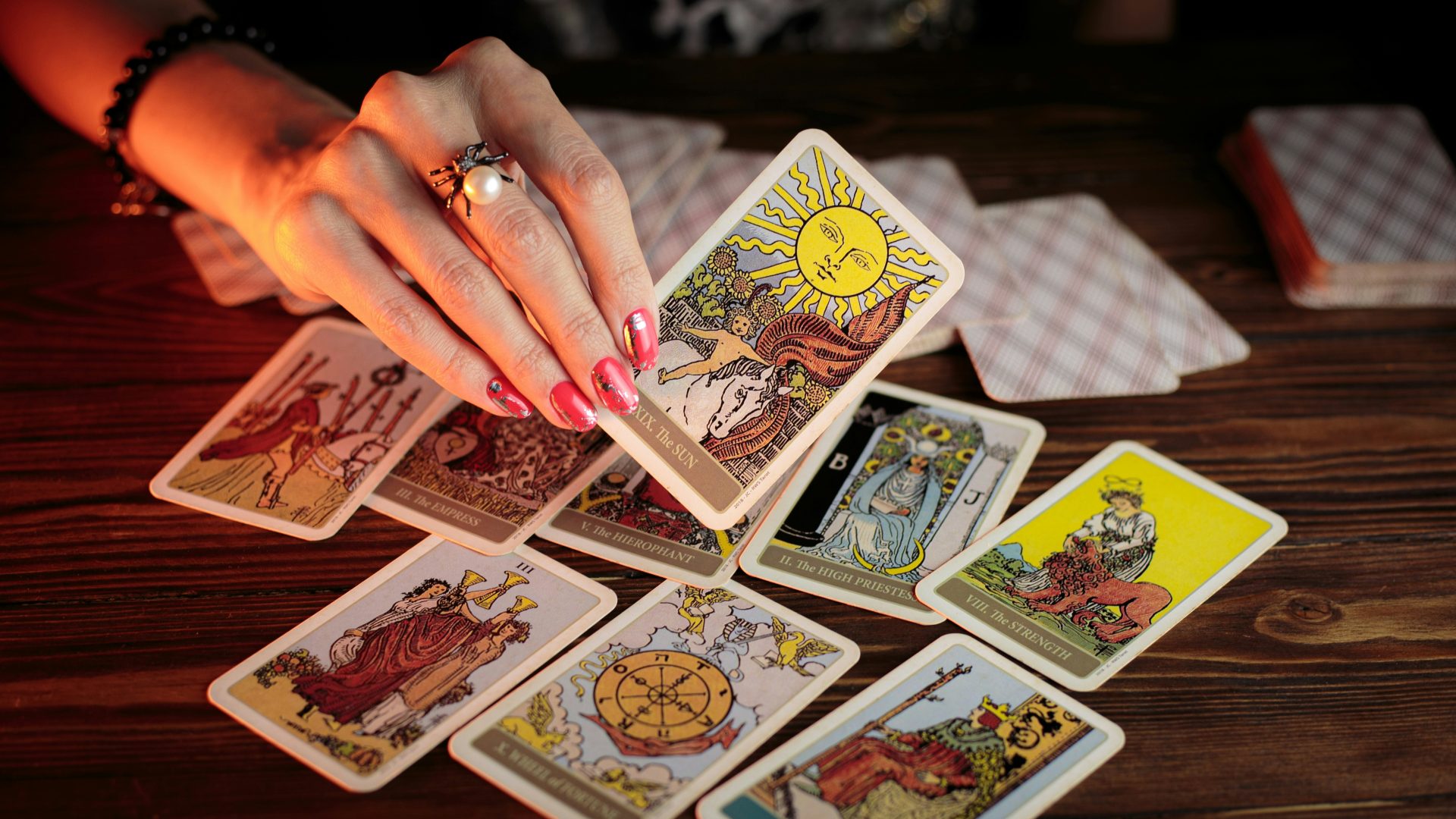 Tarotkarten mit Bienenmotiv