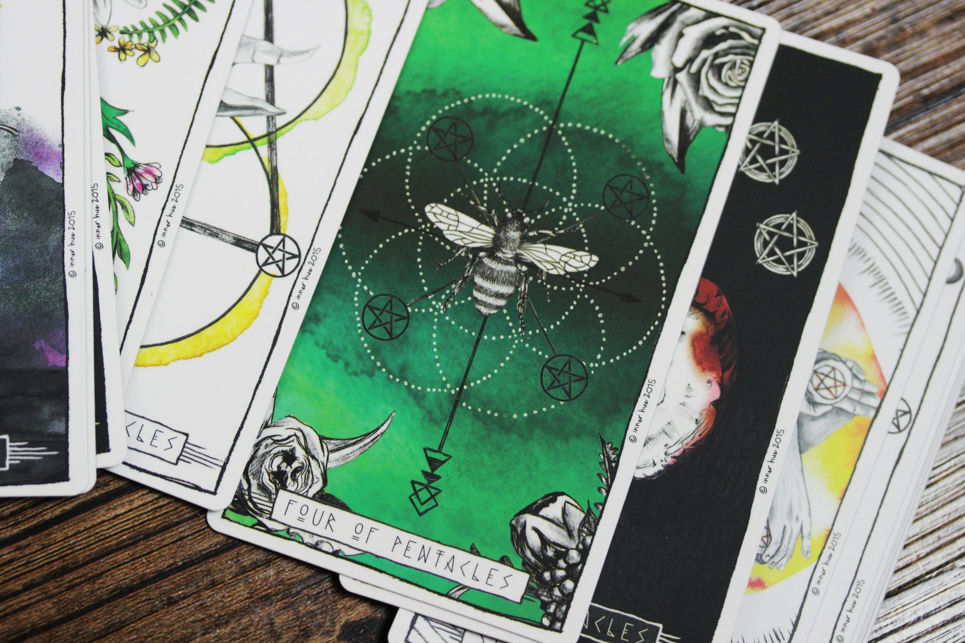 Tarotkarten mit Bienenmotiv